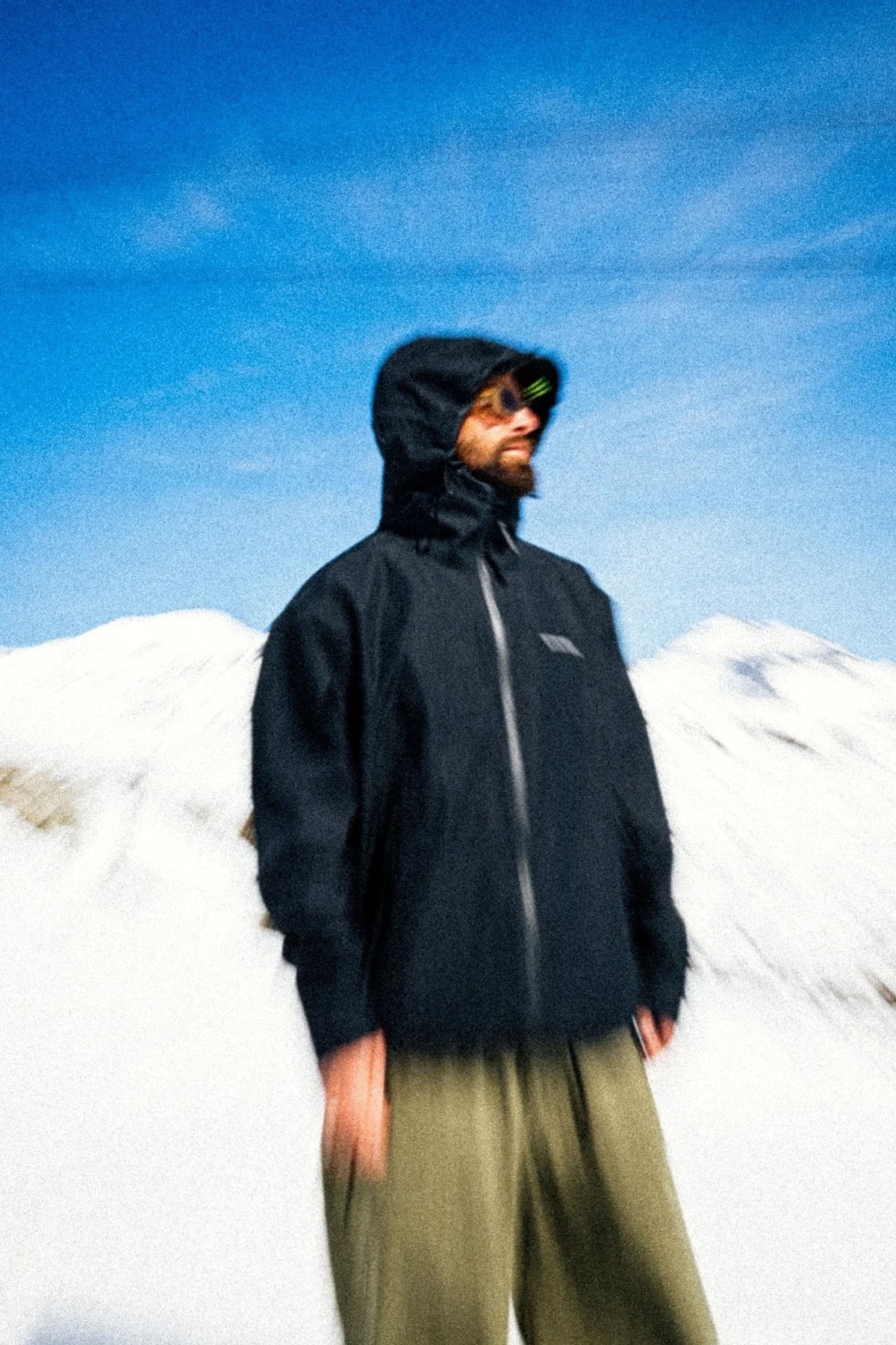 Park Jacket 2L Black - lifestyle action shot