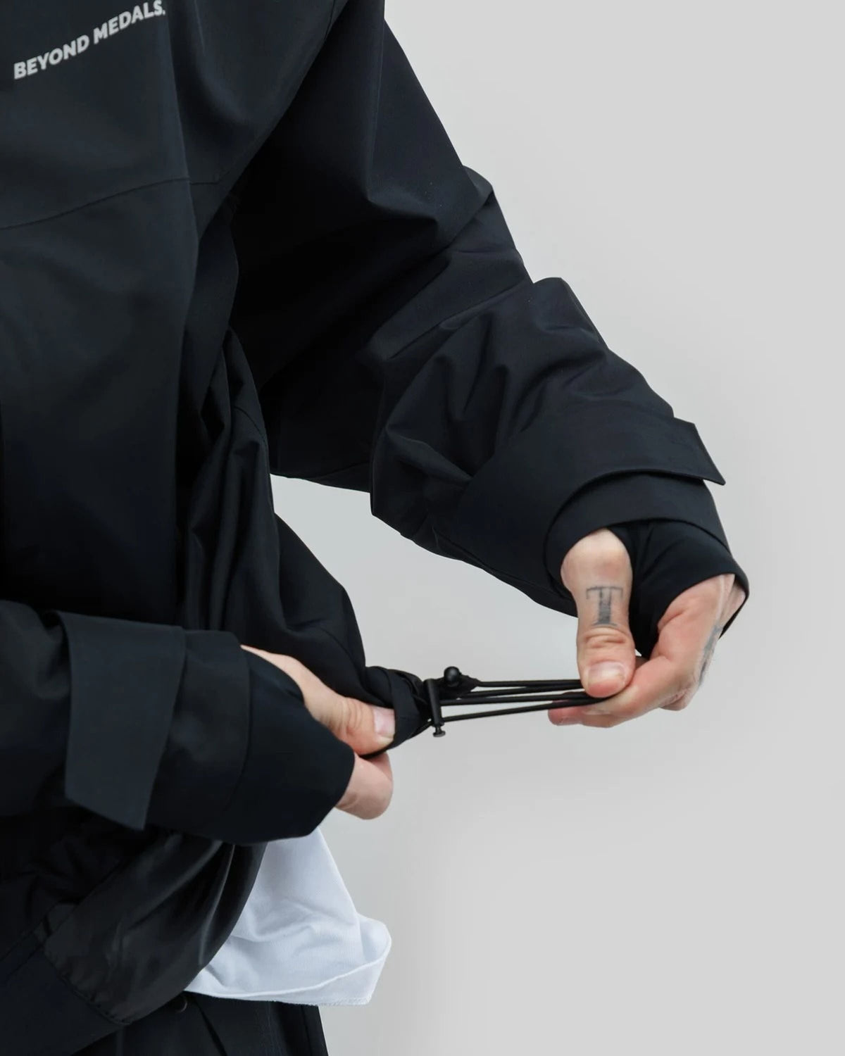 Park Jacket 2L Black - strap detail