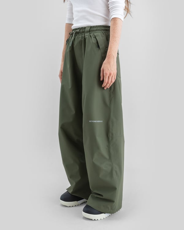 Beyond Medals Park Pants Dark Green