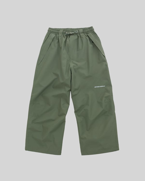 Beyond Medals Park Pants Dark Green