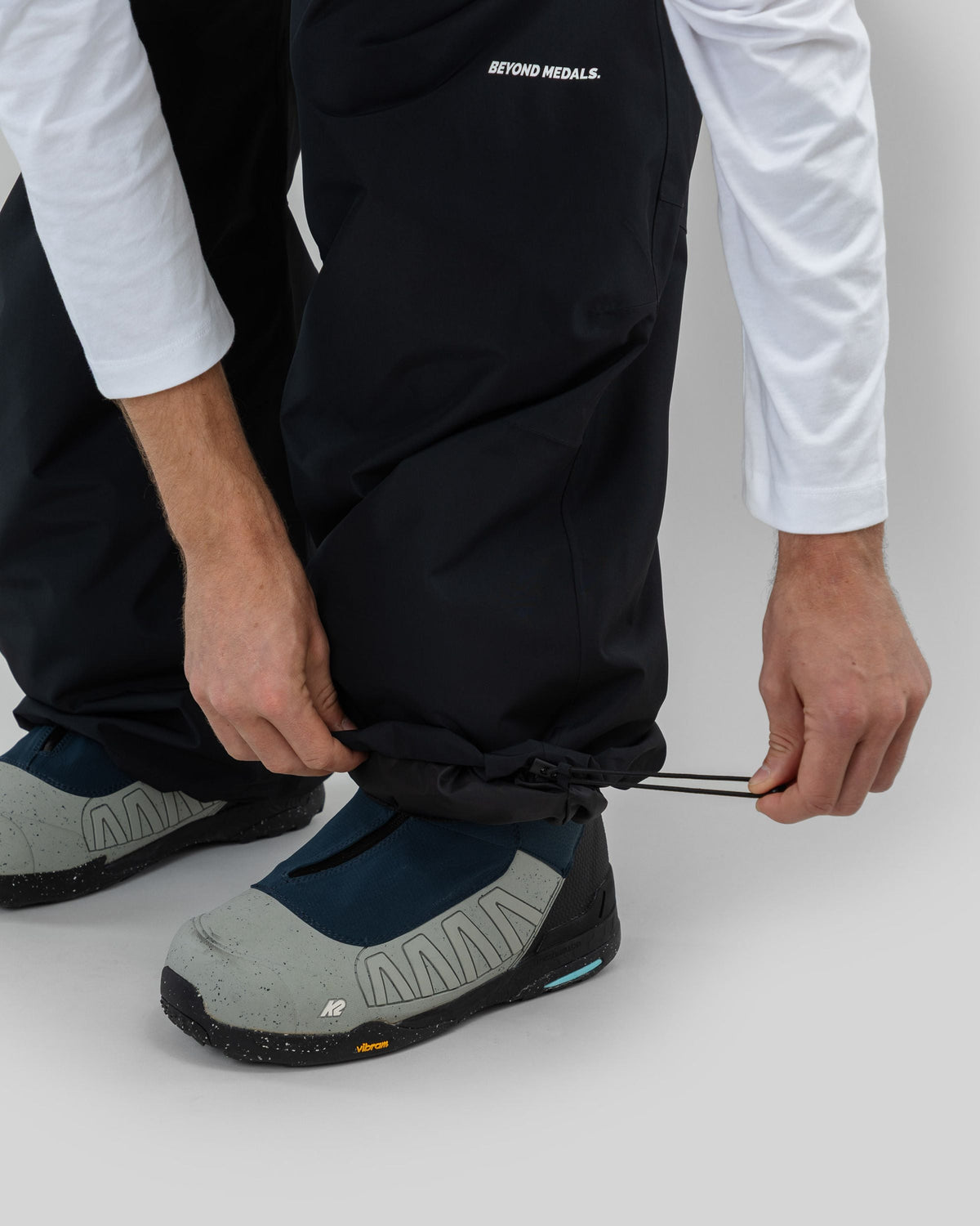 Park Pants Black - strap detail