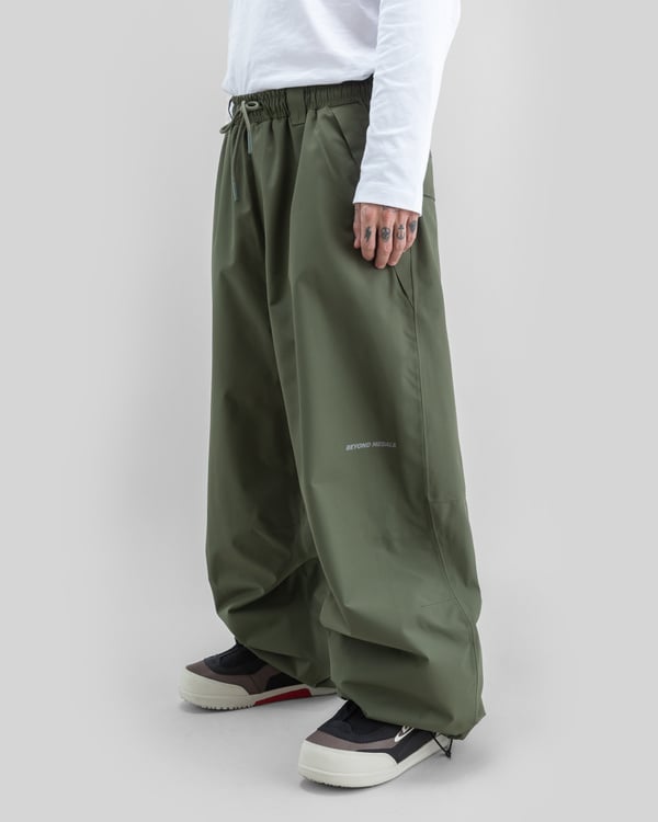 Beyond Medals Park Pants Dark Green