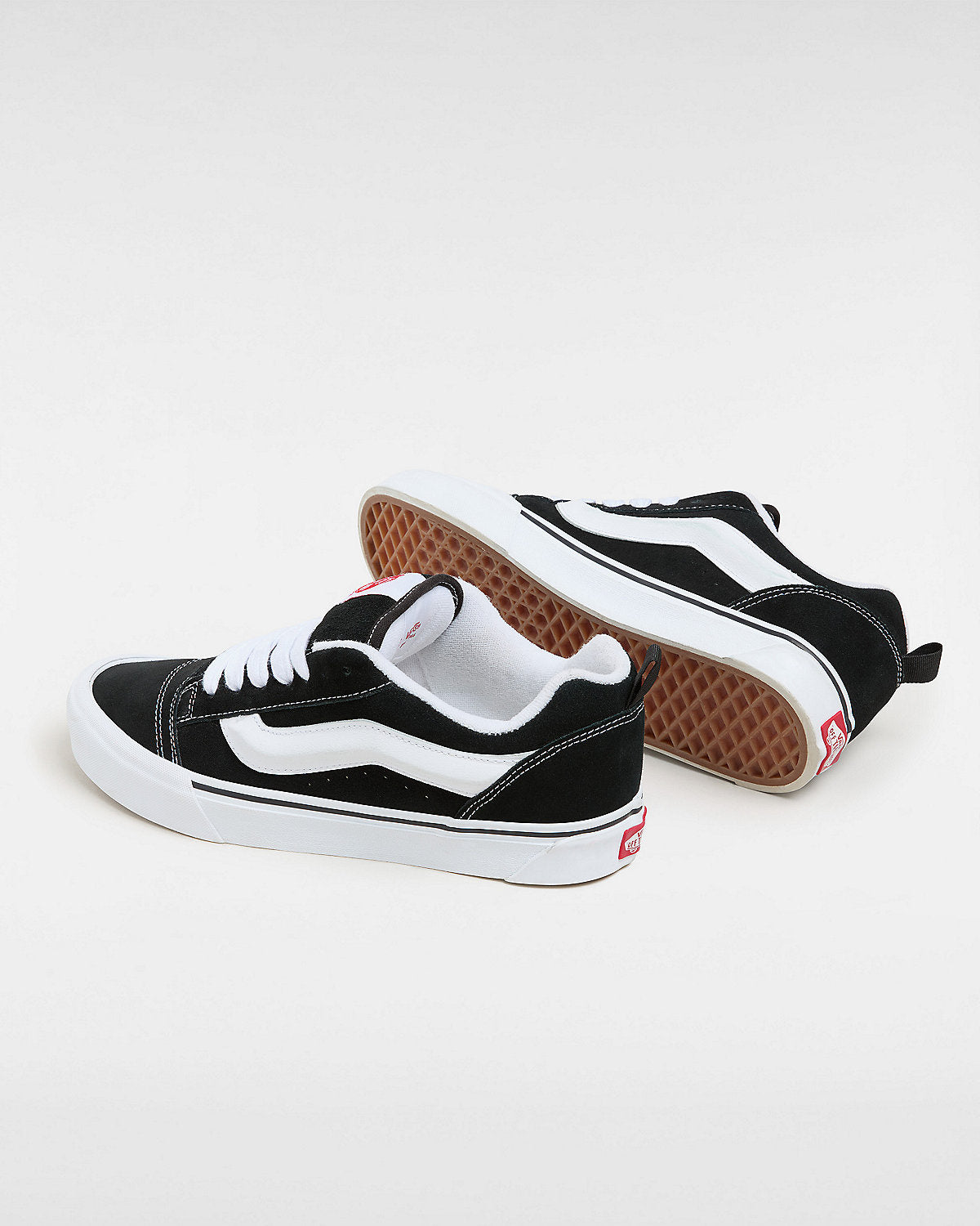 Knu Skool Black/true White