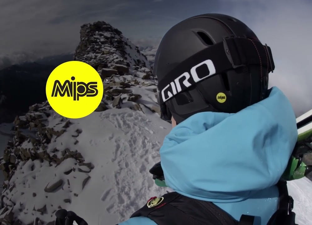 Snowboarder met een Giro-helm met MIPS
